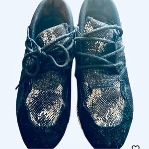 Ladies size 11 Steve Madden sneakers